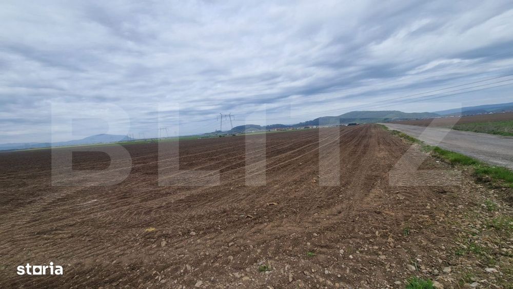 Teren extravilan agricol-pretabil industrial-Harman deschidere 33 ml-u