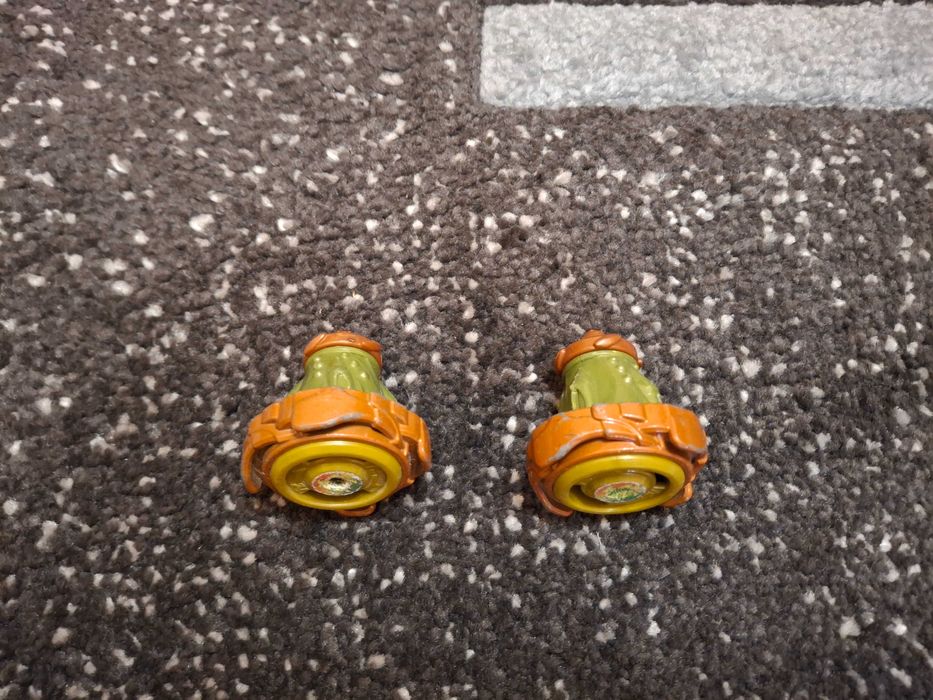 Lot 2 figurine beyblade