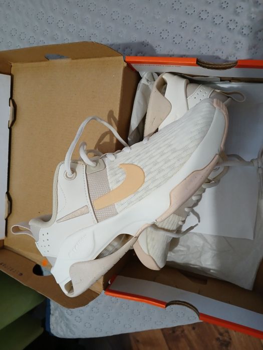 Nike маратонки 361/2 размер