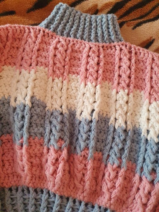 Pulover tricotat manual