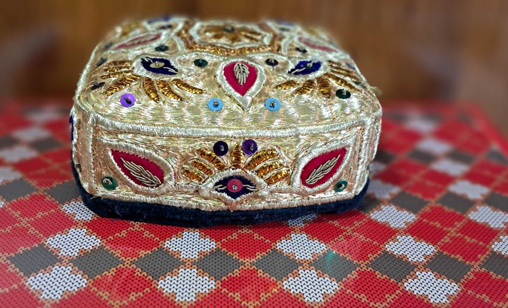 Тюбитейка золотошвейная