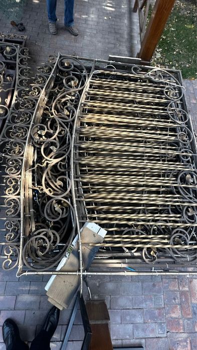 Кованные ворота и забор