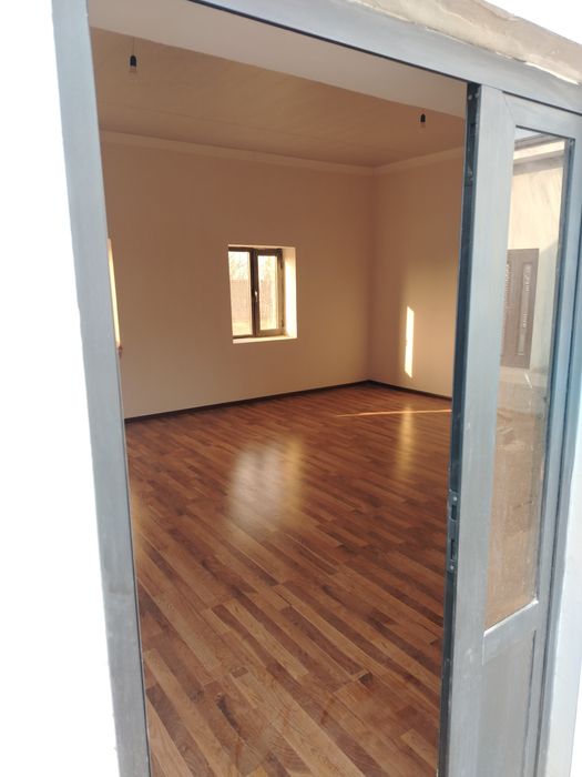 Odam yashamagan 3 sotixli zamonaviy yangi yevro remont pat kulyuch uy