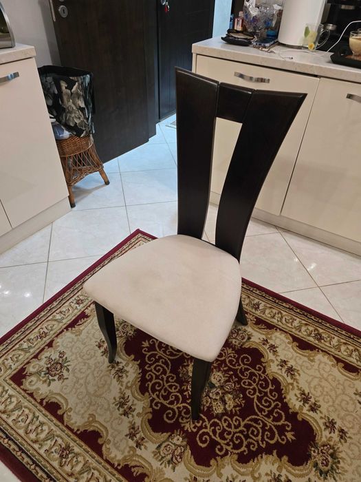 Стол от масивно дърво