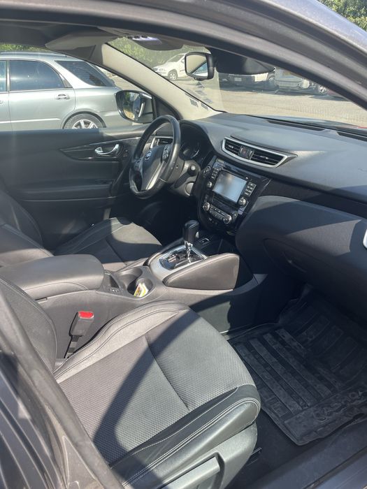 Nissan Qashqai 1.6 dCi Premium - Пълна сервизна история