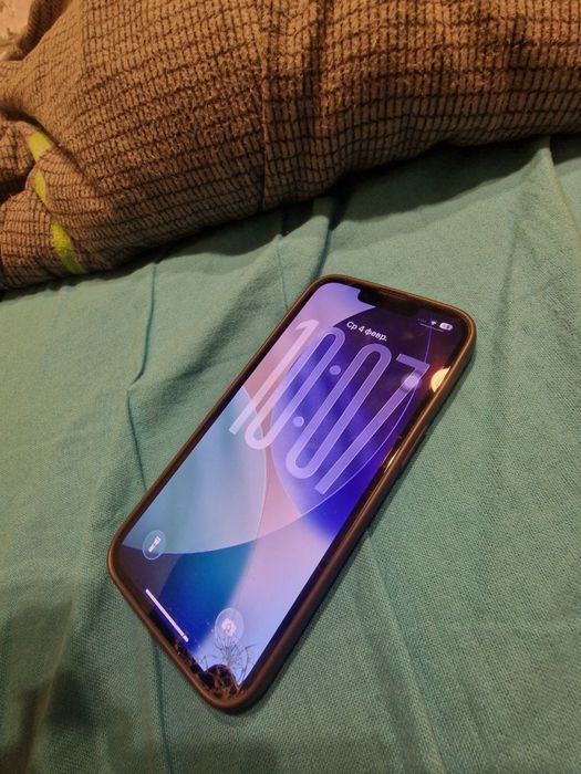 Продам Айфон 13 128гб