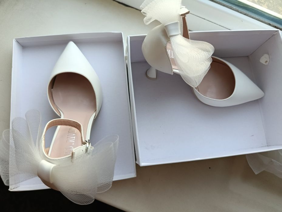 Белые туфли, надевались 1 раз, состояние идеал