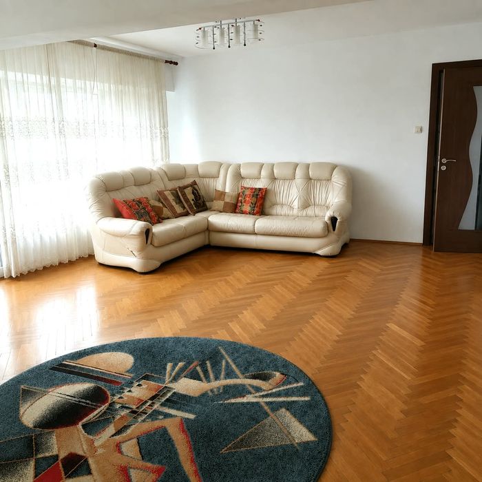Apartament 4 camere -  semidecomandat  recompartimentat Zona Frumoasa