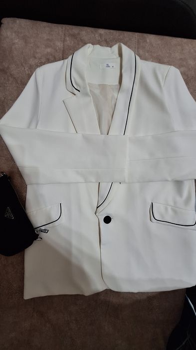 Пиджак стильный светлый