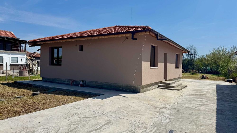 Нова едноетажна къща в с. Еленино | 96 кв.м. | 3 спални | Двор 1000 кв.м