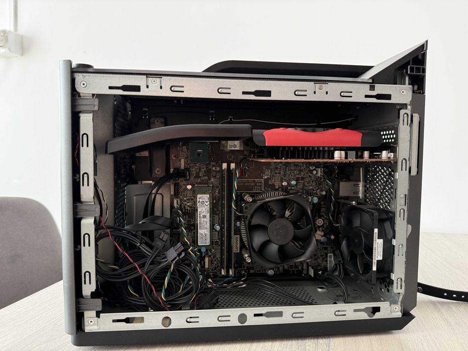 Unitate PC pentru birou/munca/jocuri