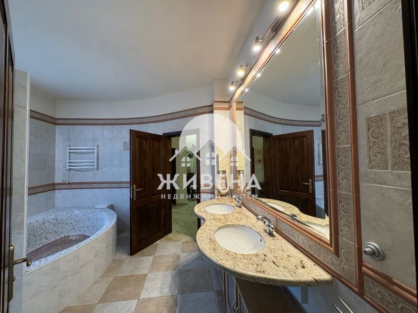 Продава луксозна къща в м-т Ален Мак