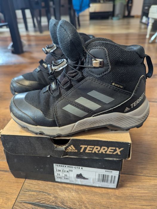 Използвани детски маратонки Адидас Adidas terrex  номер 31