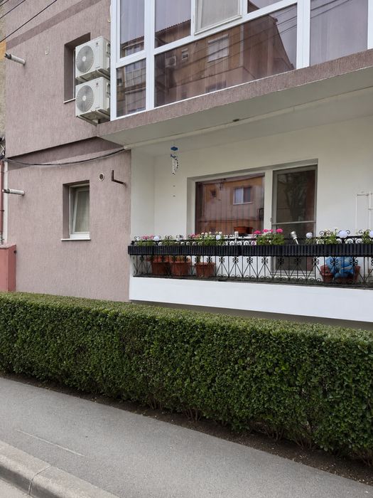 Inchiriez apartament cu 3 camere