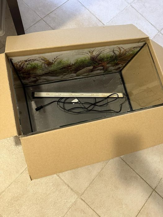 Аквариум за рибки- Eneim Agustar54 LED