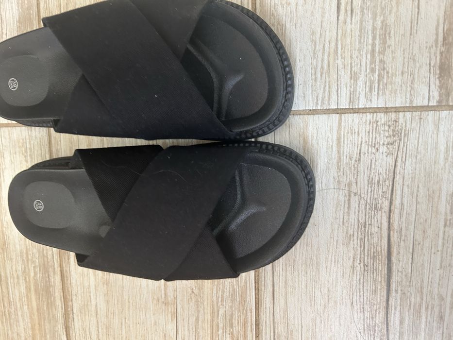 Дамски черни чехли