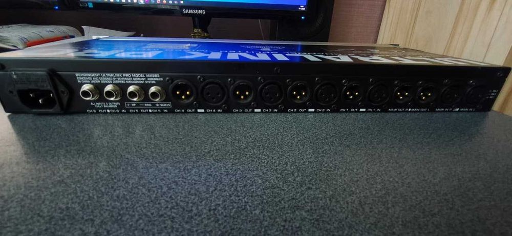 Микшер Behringer Ultralink Pro MX882