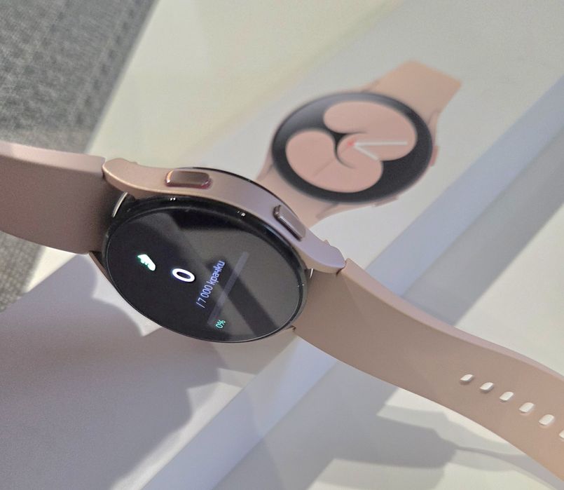 Samsung Watch 4 със зарядно, каишки и протектори