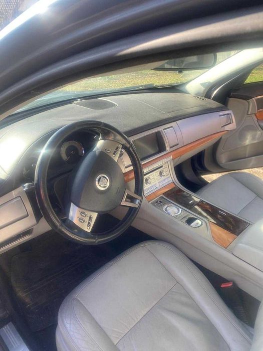 Jaguar XF  2009 2,7 218CP