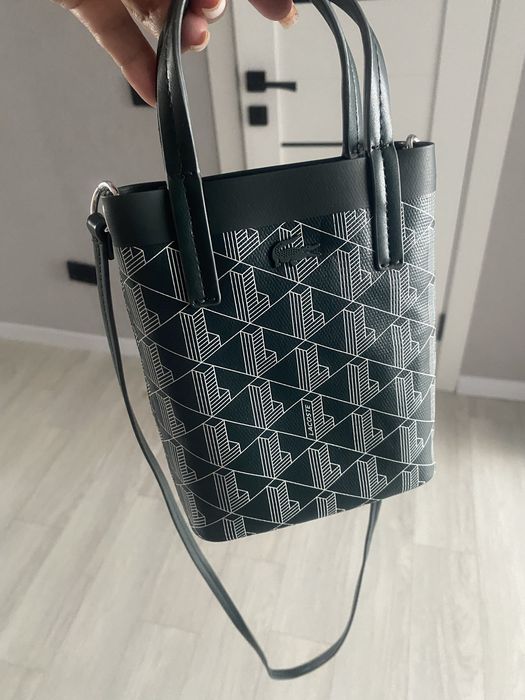 продам сумочку от бренда Лакост