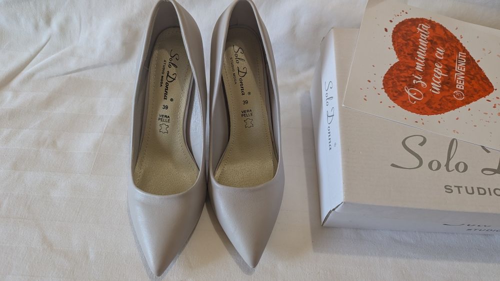 Pantofi stiletto nr 39  gri cald
