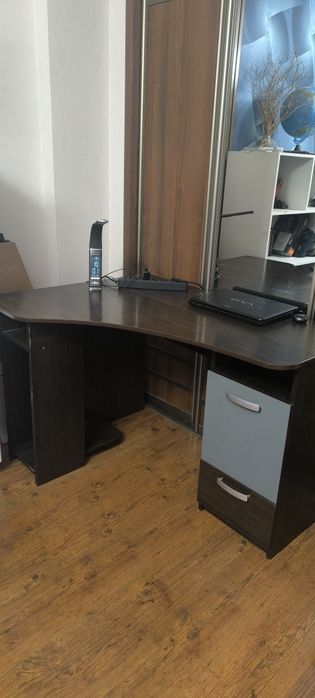 Стол угловой для школьника