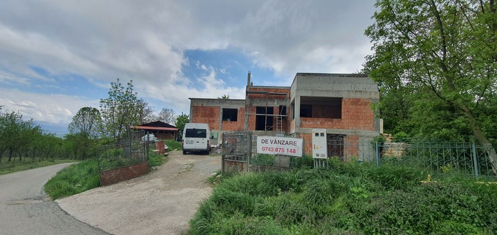 De vanzare casa plus teren