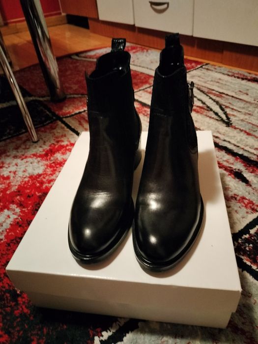 Vind botine noi Nr.38