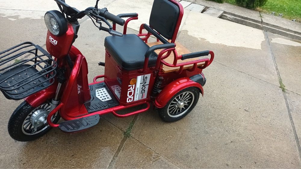 Vand triciclu electric