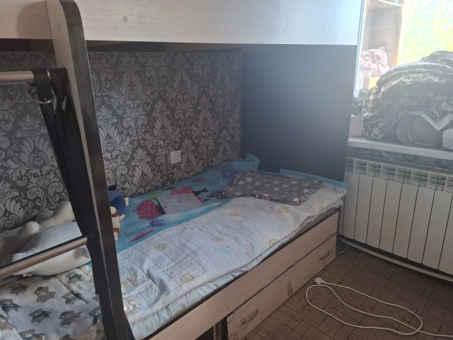Срочно продаю двухяросную кровать