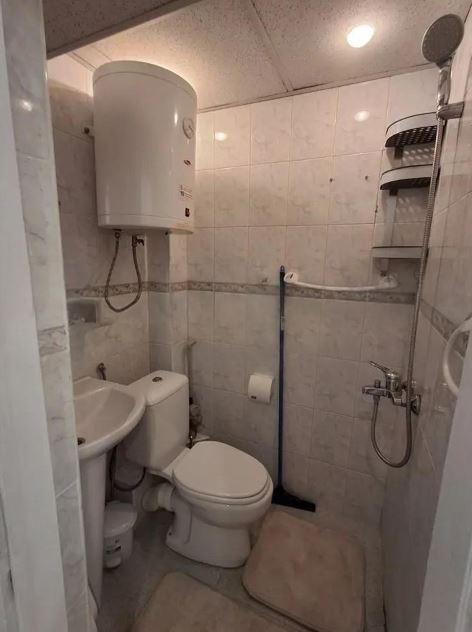 Дава се под наем Тристаен апартамент в Варна, Базар Левски - 130 кв.м за 800 € - Снимка #9