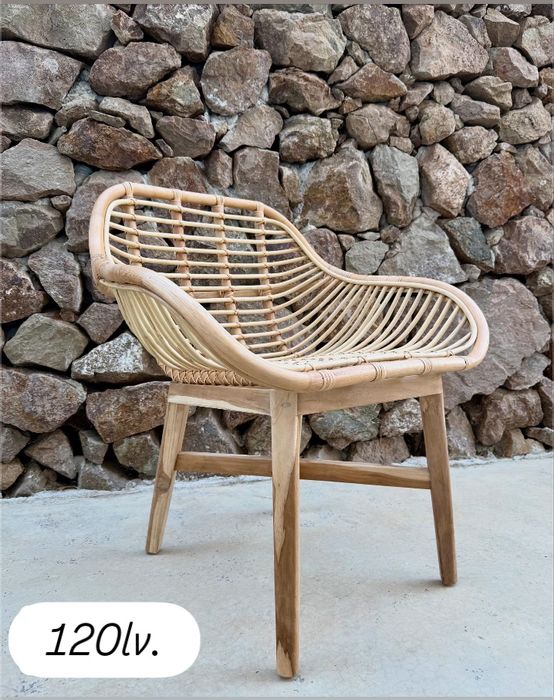 Стол от индонезийски ранат