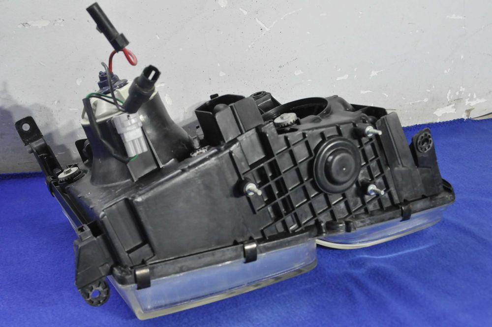 ФАРА левая Lexus LX470 Ксенон