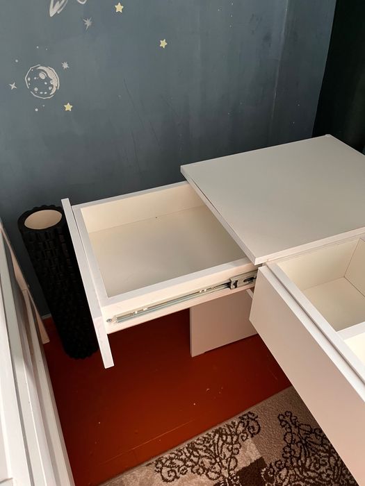 Столик туалетный