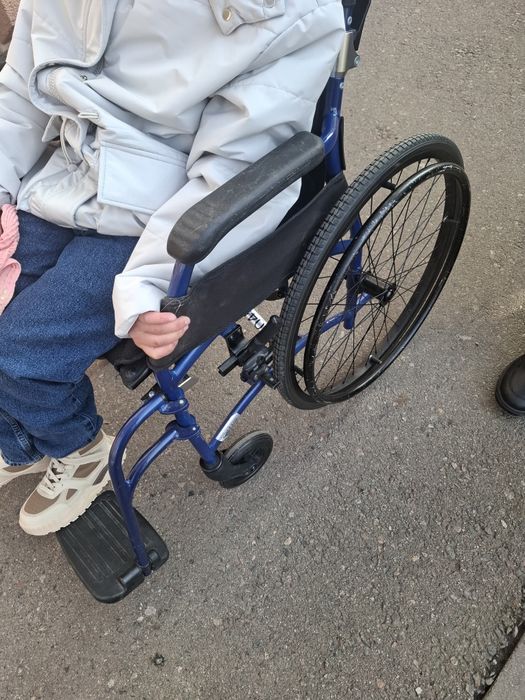 Продам инвалидную коляску