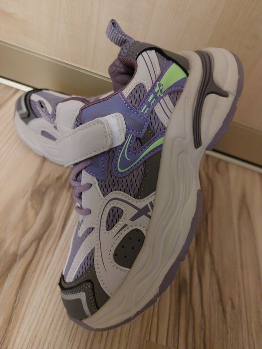 Продам кроссовки детские