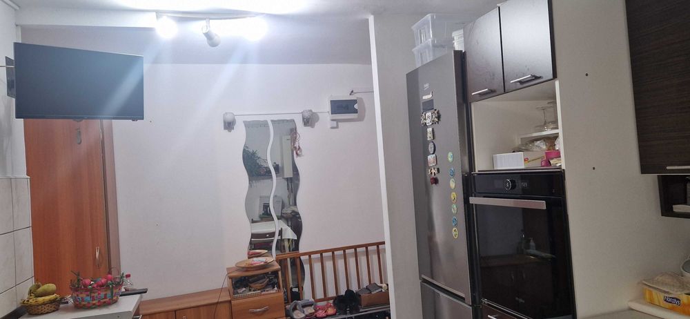 Apartament 2 camere de vânzare – Găești | Etaj 3 | Renovat | Centrală proprie