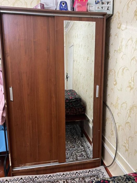 Uy mebelari sotiladi