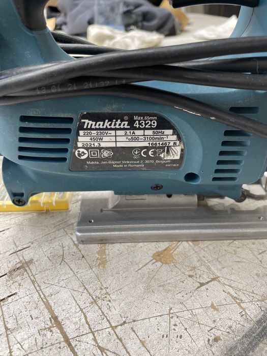 Электролобзик Макита