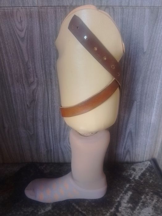 Дясна подколянна протеза