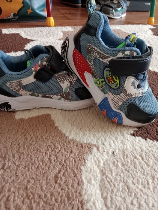 Продам детскую обувь