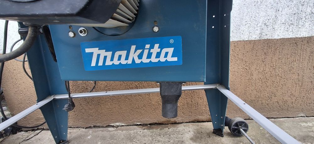 Fierăstrău circular cu banc Makita  2712