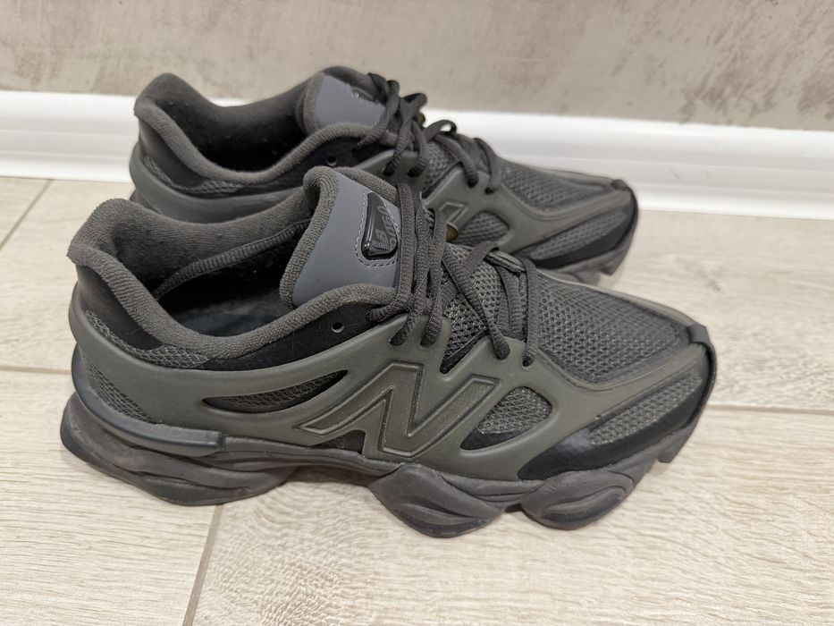 Продавам маратонки New Balance носени само 2 пъти . Размер EU 42/US 8,5 /26,5 см .