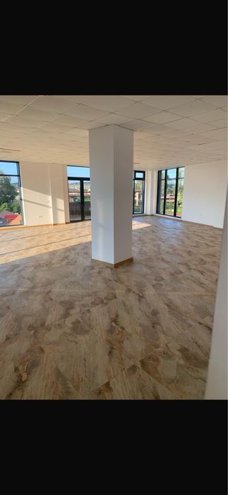 Spatiu comercial vis-a-vis Helmat 100Mp