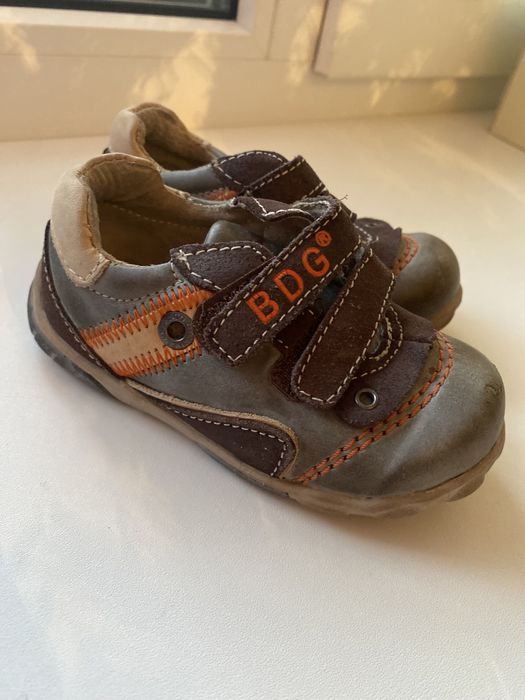 Продам детскую обувь