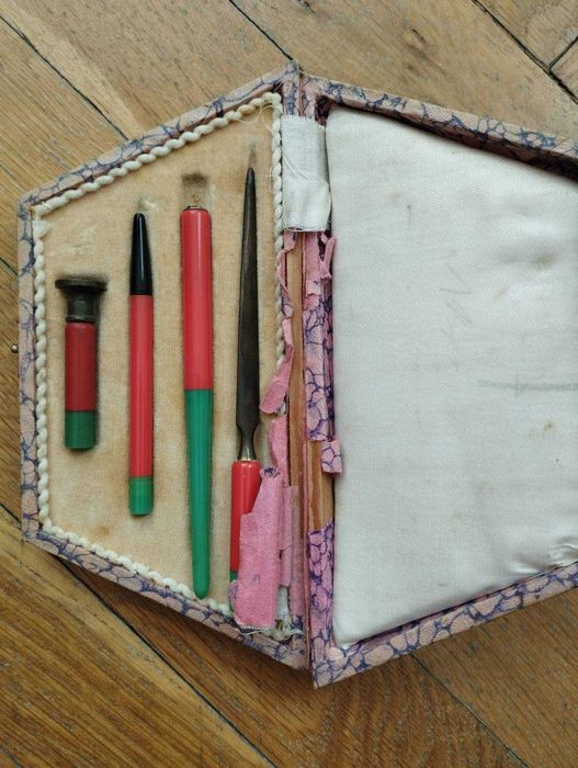 Антикварни принадлежности за писане