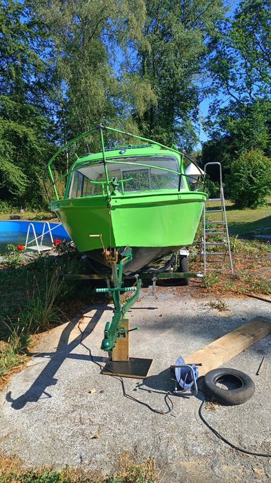 Barca cabinata fara motor