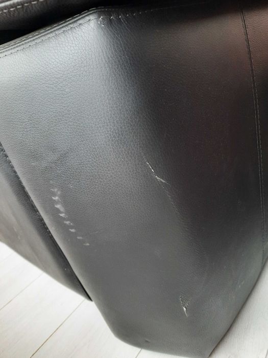 Кожен двуместен диван