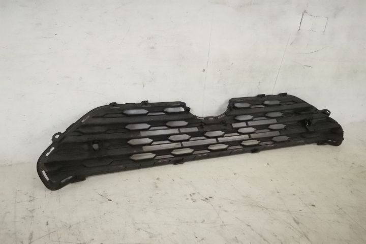 Оригинална централна решетка в добро състояние Тойота РАВ4 / Toyota RA