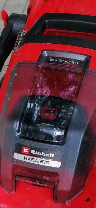 Masina tuns iarba gazon pe baterie acumulator